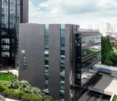 四川鸿欣凤华随车吊运输车新车整车售卖与配件批发一站式服务解析